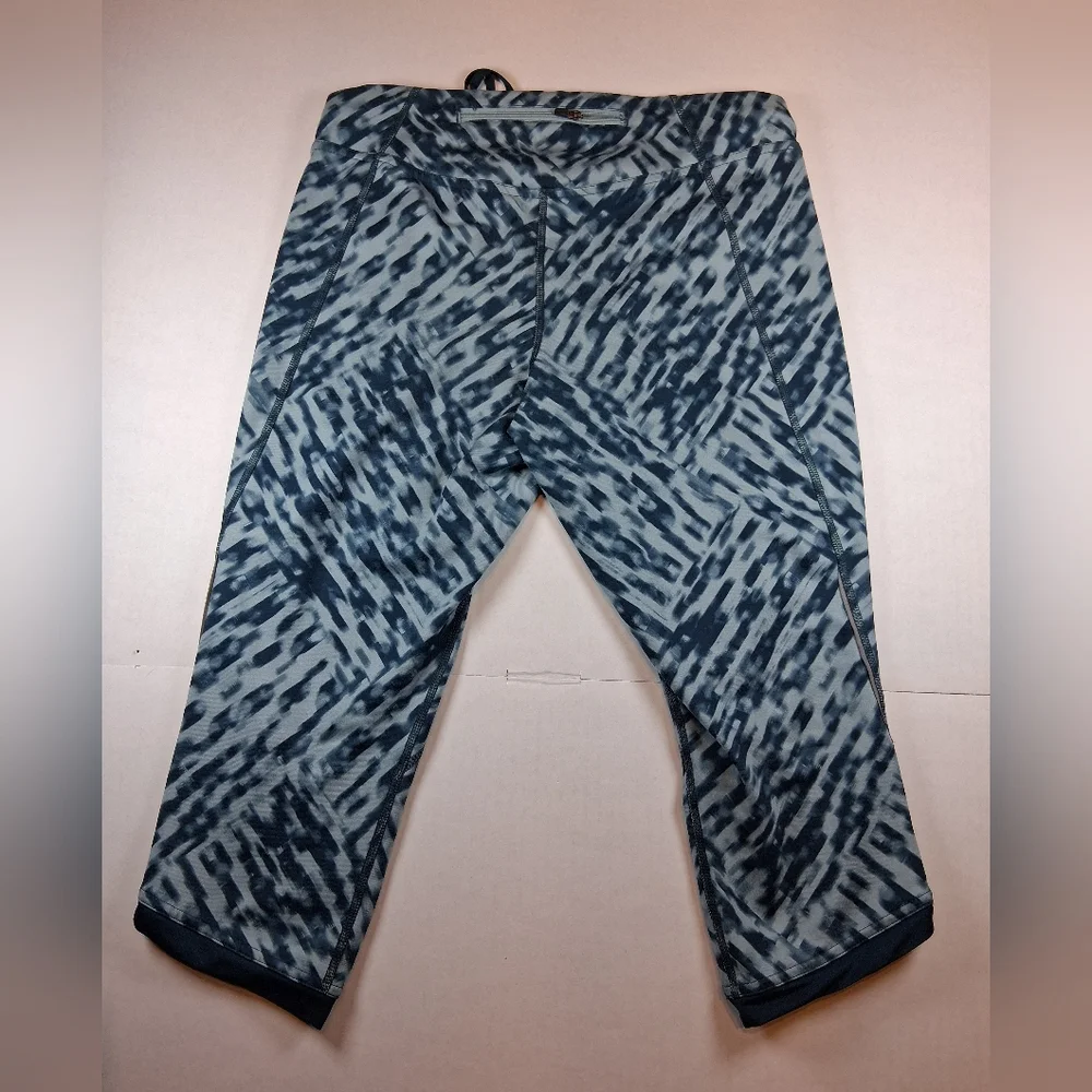 The North Face Crop Leggings Size Medium - Picture 2 of 9